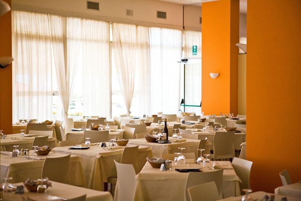 Hotel Astor Лідо-ді-Єзоло Екстер'єр фото